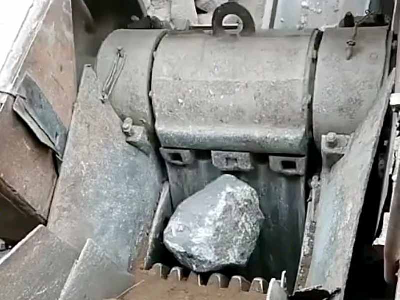 Jaw  stone crusher has material return